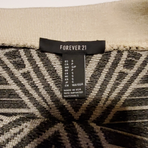 💥SOLD - NWOT Sweater knit mini skirt - Picture 2 of 4